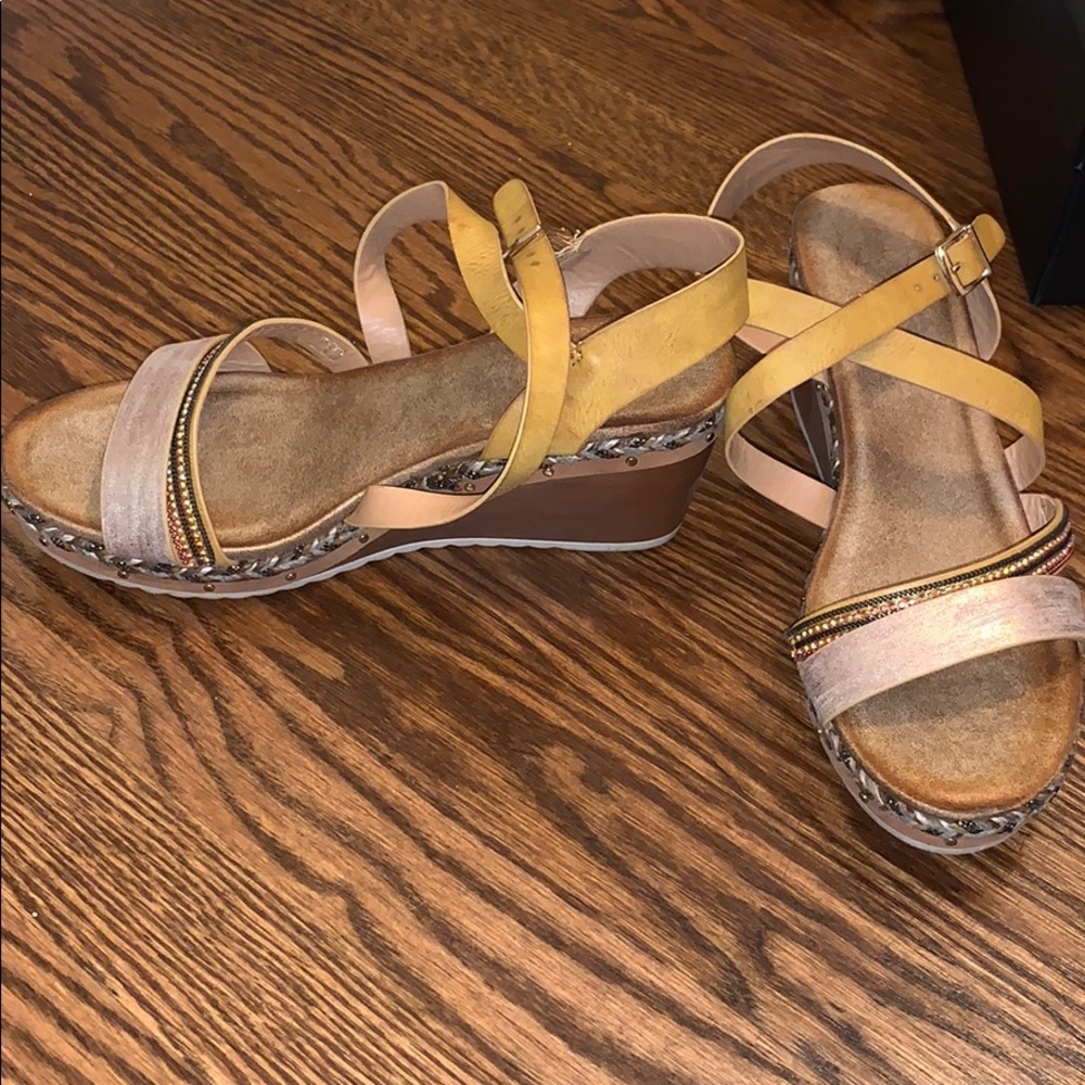 Straps Wedges!